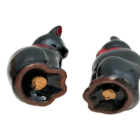 Vintage 60s Set Black Cats  Salt & Pepper Ceramic Green Eyes Red Bow Halloween - Picture 4 of 7